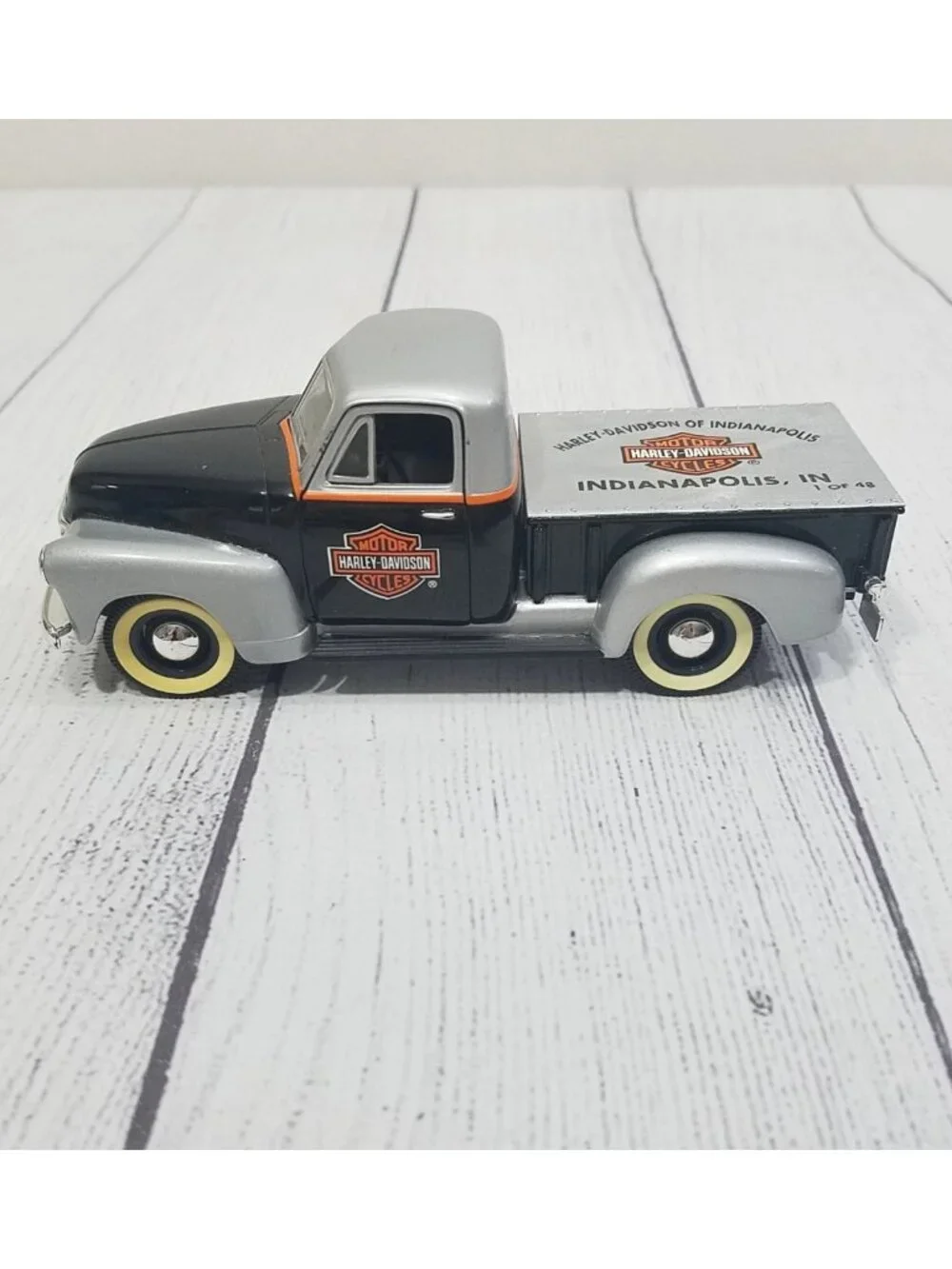 Harley-Davidson Diecast Liberty Classics 1952 Chevy Truck 1:25 Indianapolis